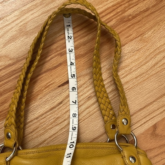 Banana Republic 100% leather shoulder bag Mustard Yellow silver hardware Y2K - Picture 10 of 12